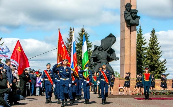 Депутаты Башкирии предлагают расширить использование Знамени Победы