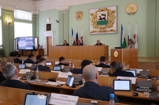 «Считаем неправильным»: мэр Уфы рассказал, кому из чиновников увеличат зарплату  