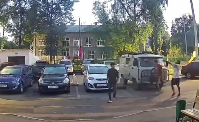 В Уфе поймали трех мигрантов, которые били людей и машины