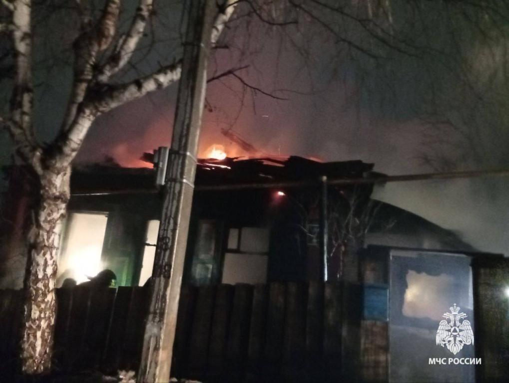 Двое мужчин погибли при пожаре в частном доме в Уфе