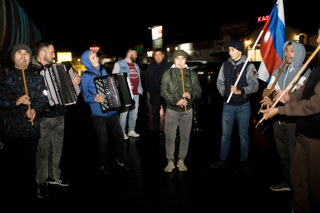 В Башкирии с песнями проводили мобилизованных артистов из Сибая
