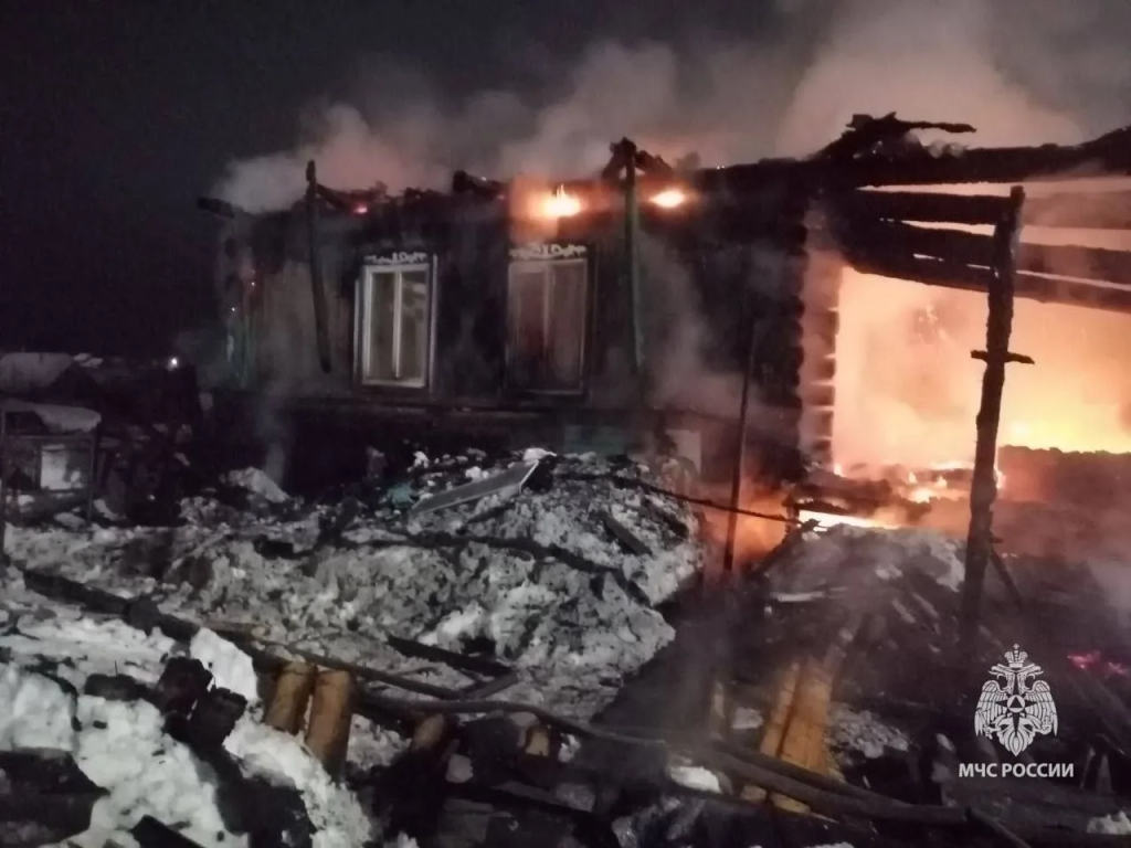 Многодетная семья спаслась при пожаре в частном доме в Башкирии