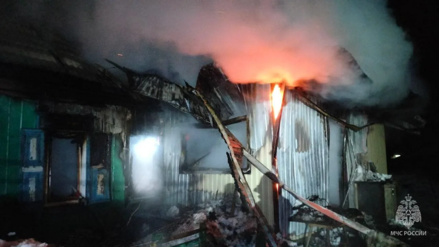 Ночью в Башкирии сгорел дом многодетной семьи
