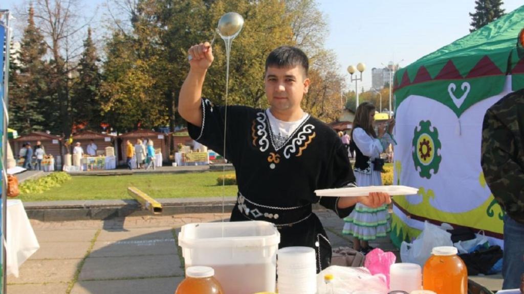 На фестивале «Молочная страна» в Уфе собираются продать 10 тонн меда