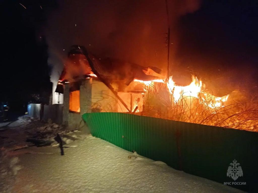 При пожаре в садовом доме в Уфе погибла пенсионерка