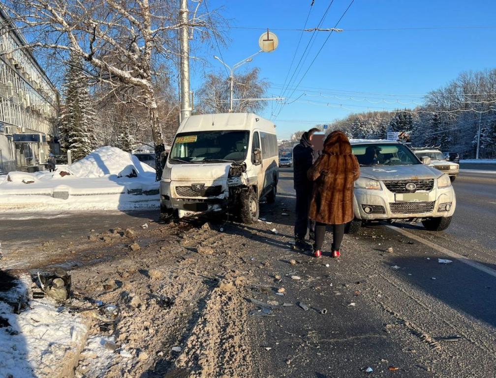 В Уфе пассажирка автобуса пострадала в ДТП