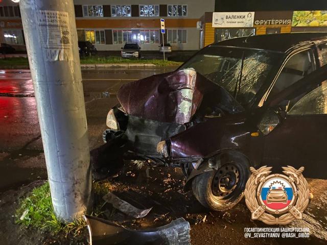Водитель «Лады» погиб в Башкирии, врезавшись в столб