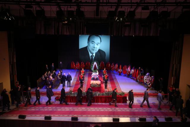 Фоторепортаж: прощание с Муртазой Рахимовым