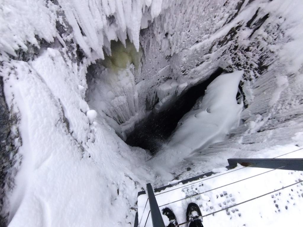 Спелеологи из Оренбурга расчистили пещеру в Башкирии