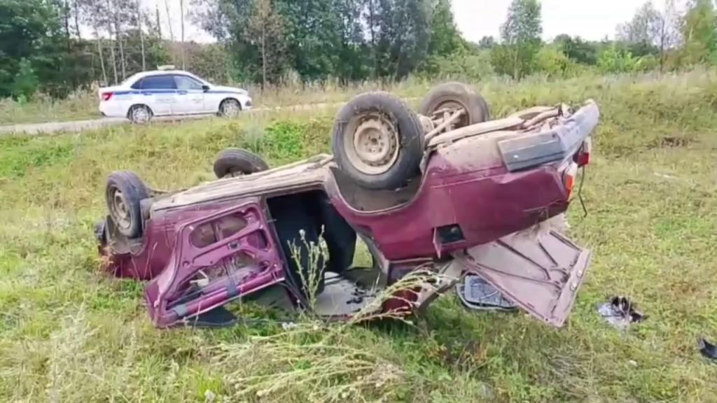 44-летний мужчина погиб в перевернувшейся легковушке в Башкирии