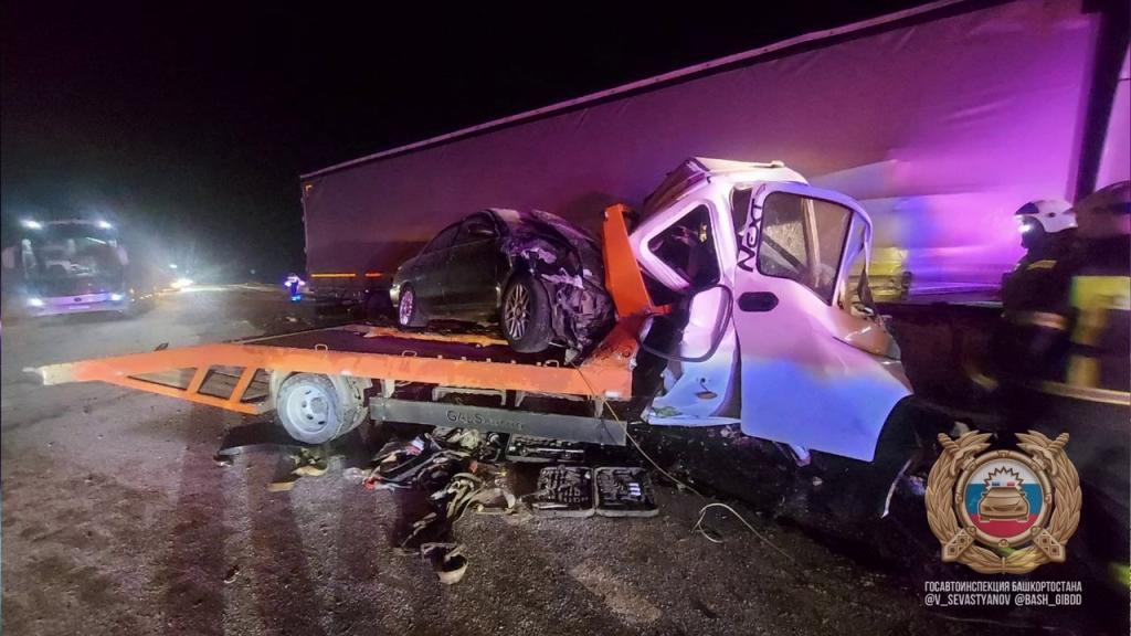 Грузовик влетел во встречную «Газель» в Башкирии, чтобы избежать другой аварии