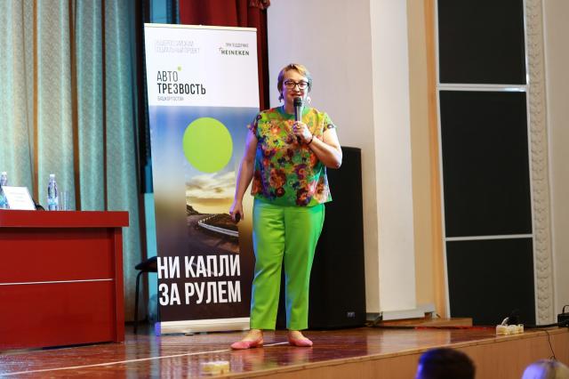 В преддверии нового учебного года эксперты поговорили с родителями и педагогами о важности ответственного поведения на дороге