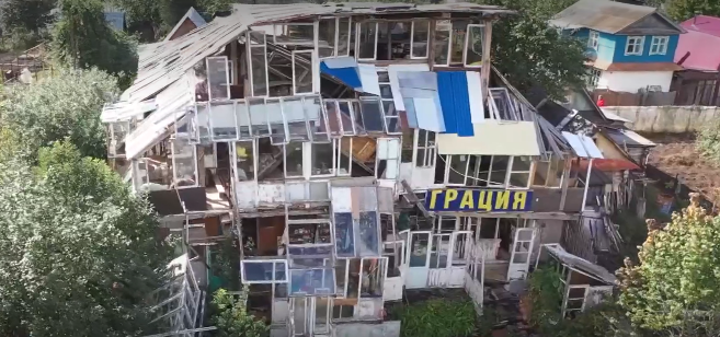 Житель Башкирии построил пятиэтажный «дом-монстр»