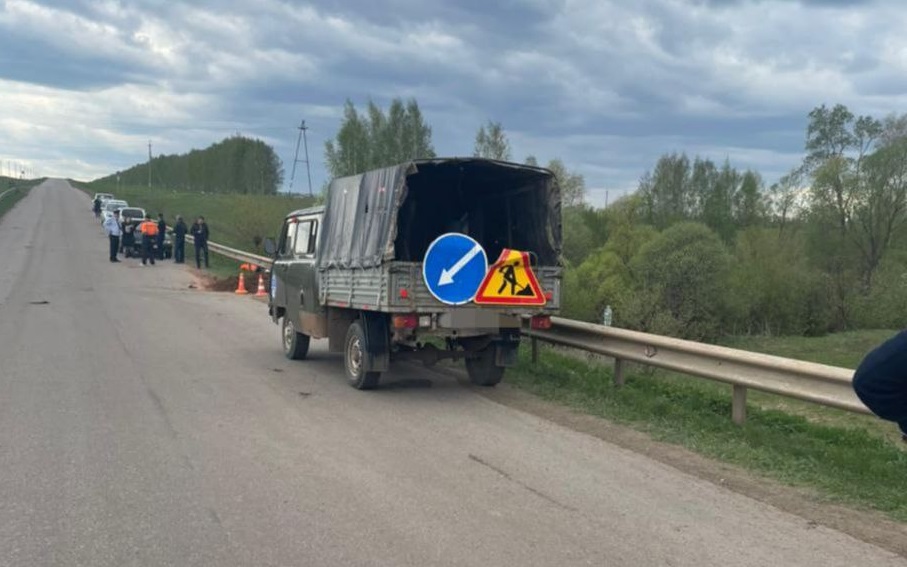 В Башкирии водитель сбил двух дорожных рабочих, один погиб 