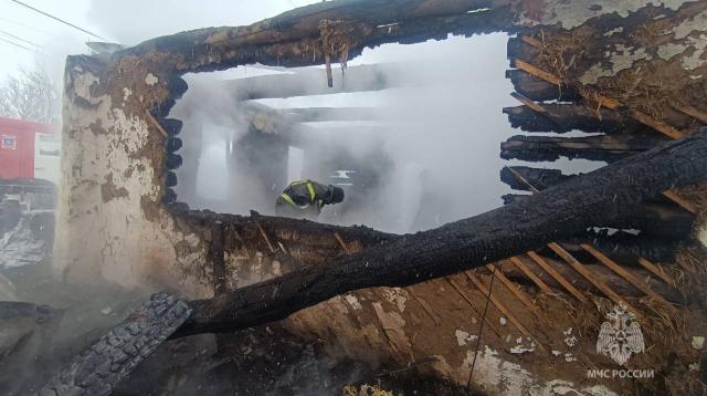 Тело мужчины нашли при тушении пожара в частном доме в Башкирии