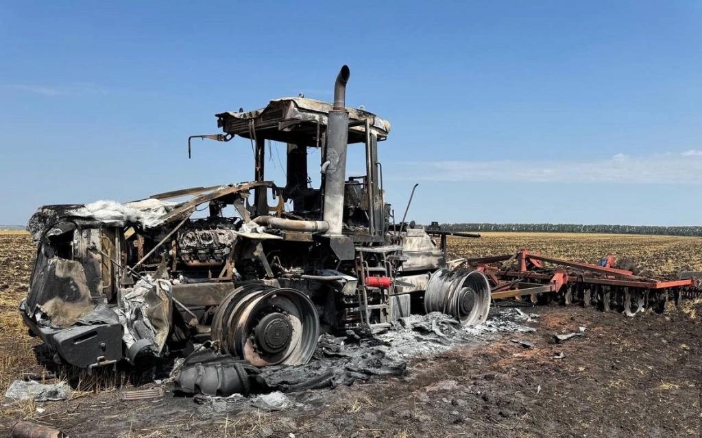 Трактор сгорел во время полевых работ в Башкирии