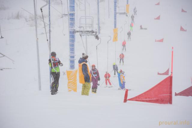 Двух сотрудников ГЛК «Абзаково» осудят за падение ребенка с подъемника