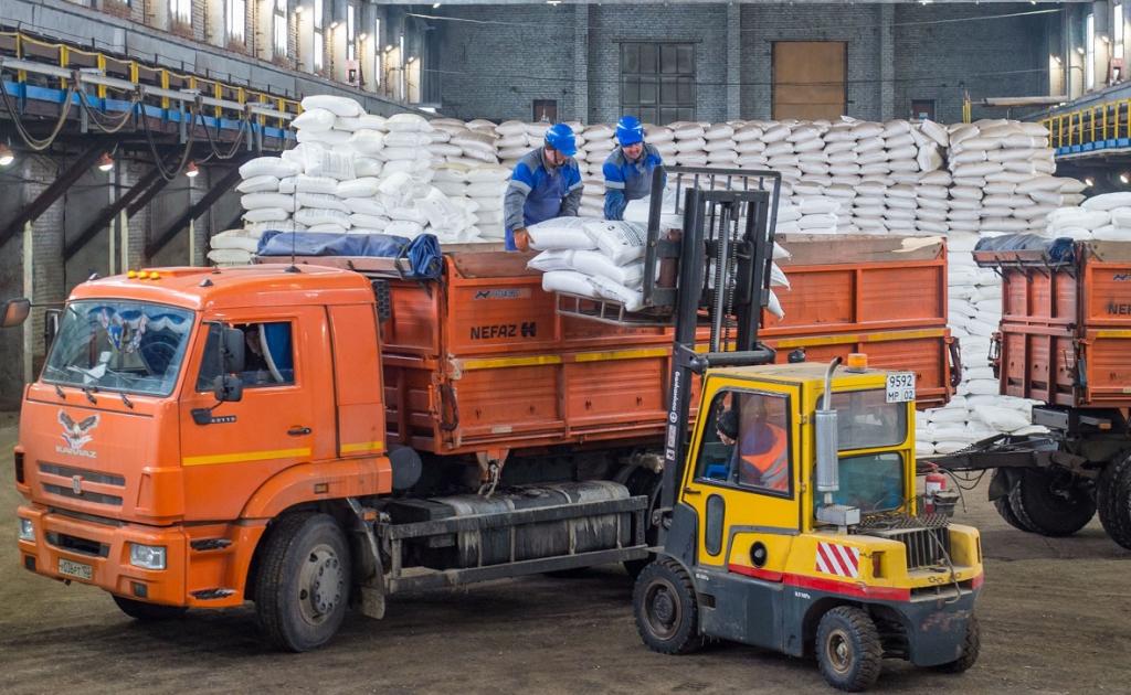 «Землю надо давать тем, кто умеет работать»: Назаров пригрозил отстранением аграриям, игнорирующим удобрения