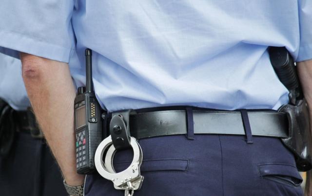 Жительницу Башкирии оштрафовали за сорванный погон полицейского