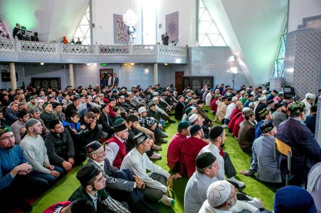 Радий Хабиров поздравил мусульман с праздником Ураза-байрам