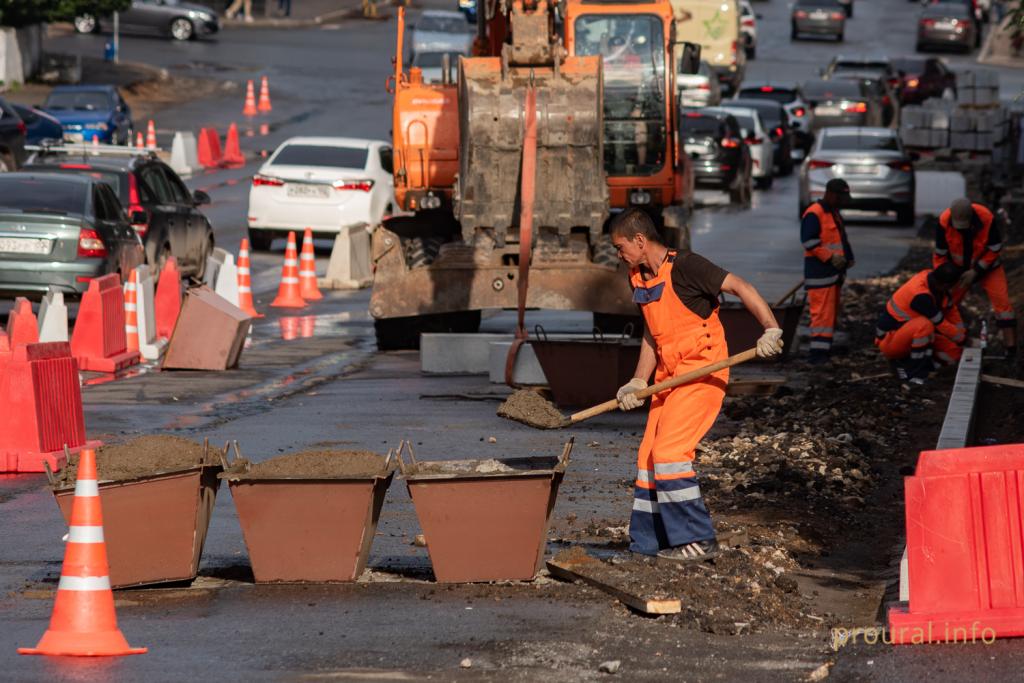 Уфимцы пытаются добиться проведения работ на разбитой грузовиками дороге
