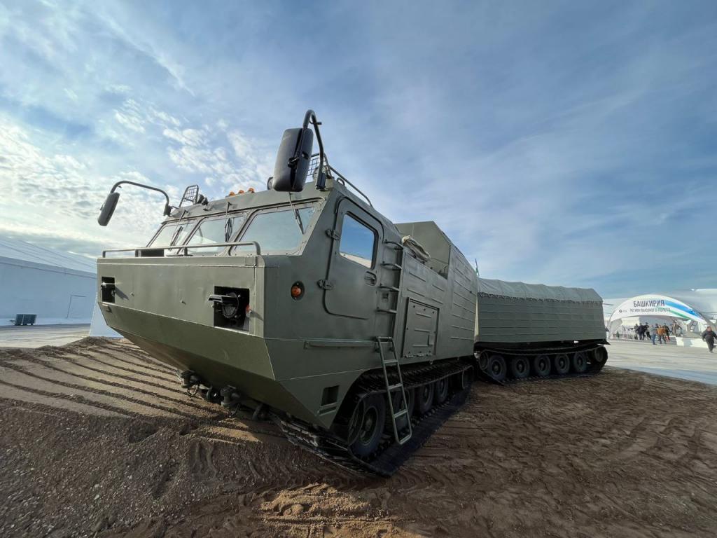 Вертолеты, ретроавтомобили и квадроциклы: Радий Хабиров приглашает уфимцев на выставку транспорта