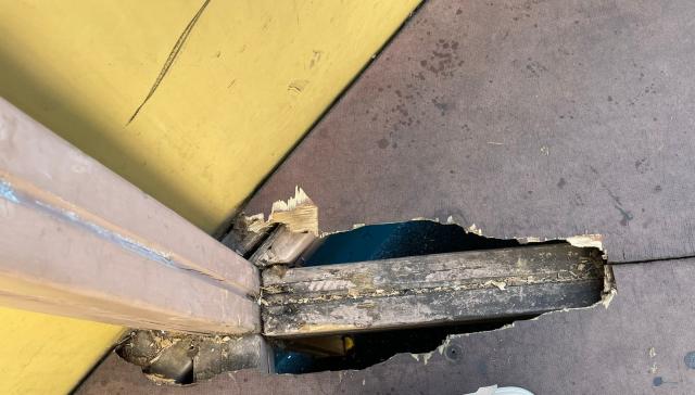 Родители просят отремонтировать небезопасную детскую площадку в Уфе