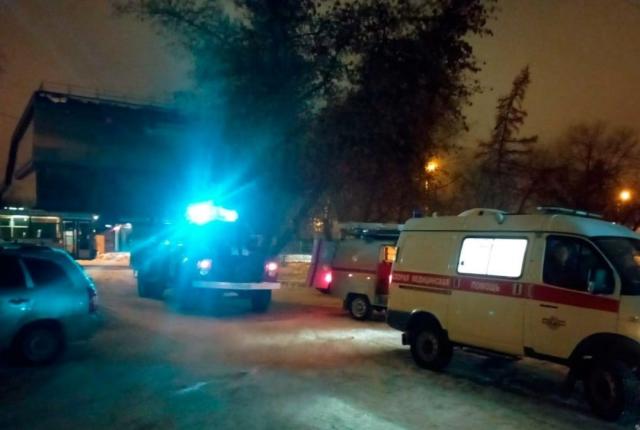 Из охваченной огнем многоэтажки в Октябрьском пожарные спасли 12 человек