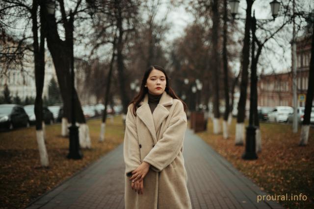 «У октября свое настроение»: уфимские красавицы в осеннем городском пейзаже