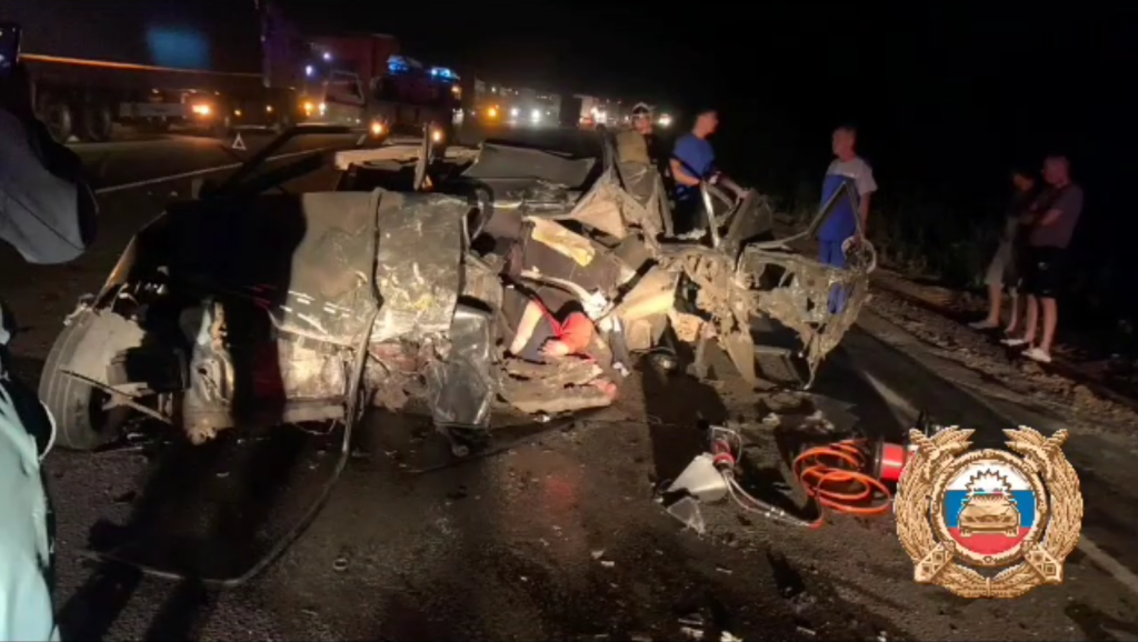 Житель Башкирии погиб в страшной аварии с фурой и легковушкой
