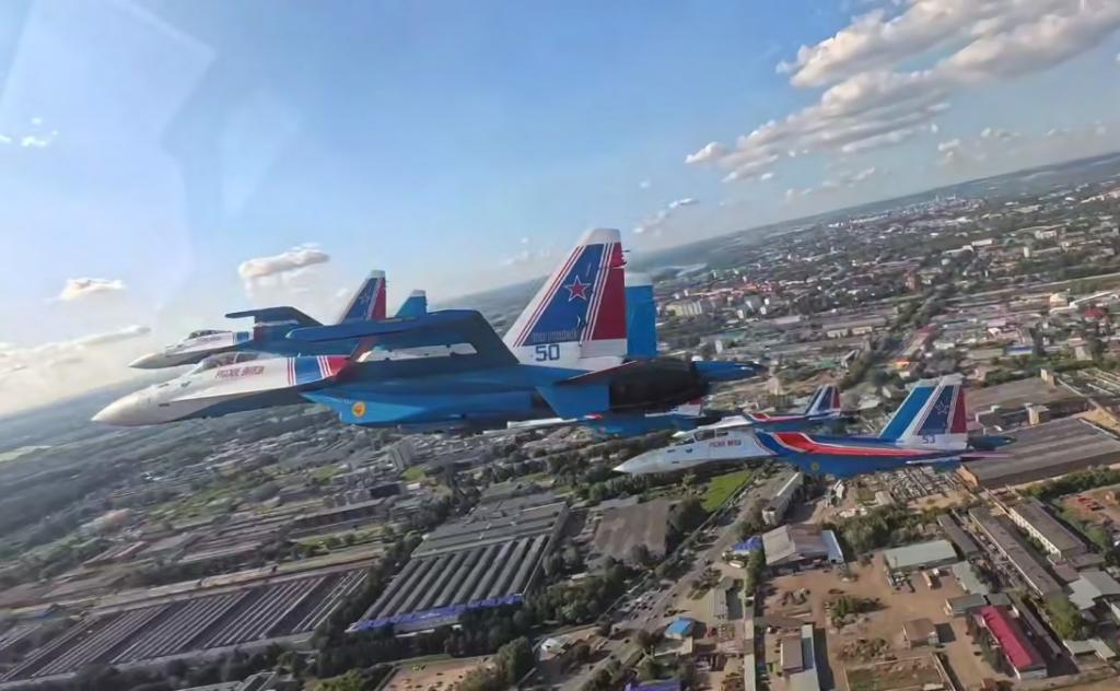 «Русские витязи» показали Уфу из кабины истребителя Су-35