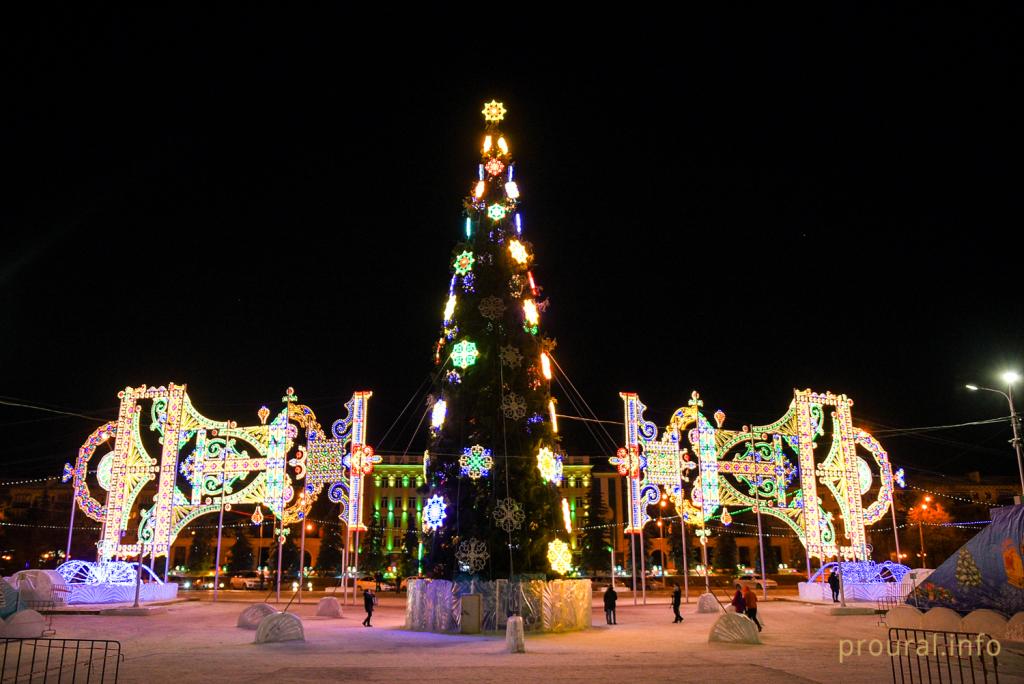 В Уфе зажглись новогодние огни итальянских иллюминаций – волшебный фоторепортаж