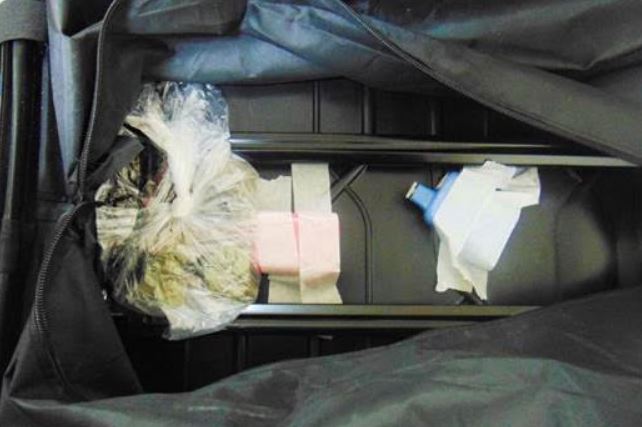 В чемодане с двойным дном в аэропорту Уфы нашли 140 граммов наркотиков