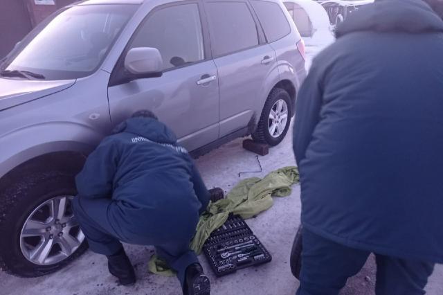 В Башкирии семья с двумя детьми в -30 застряла на пустой трассе