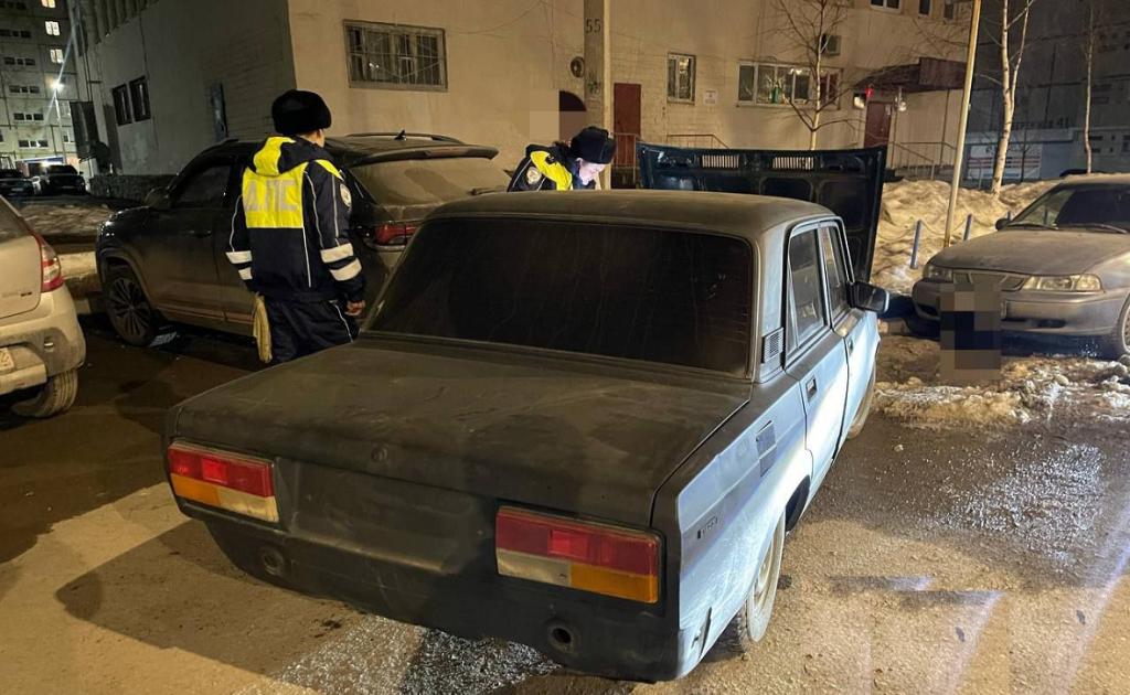 Подростка за рулем машины без номеров поймали на набережной Уфы