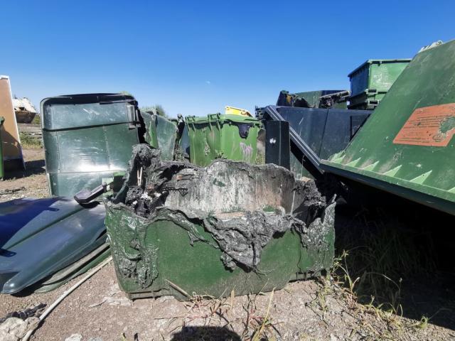 В Уфе банда вандалов уже полгода жжет мусорные контейнеры