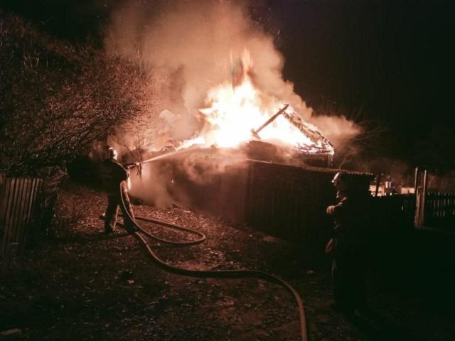 В Уфе спасатели на руках вынесли бездыханное тело 64-летнего мужчины из пожара