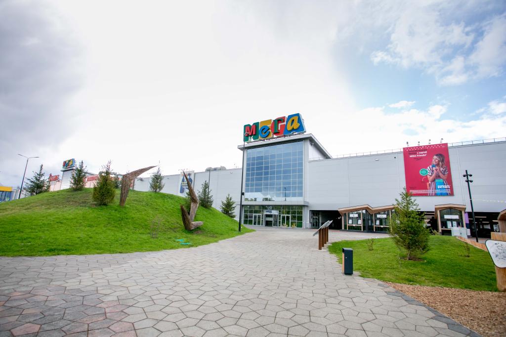 ТЦ «Мега» в Уфе эвакуировали из-за пожара в магазине