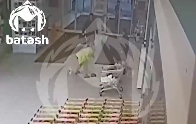 «Угрожал заразить ВИЧ, накинулся с канцелярским ножом»: в Уфе магазинный вор напал на охранника