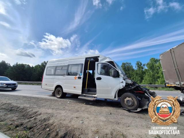 Пять человек пострадали в ДТП с автобусом в Башкирии