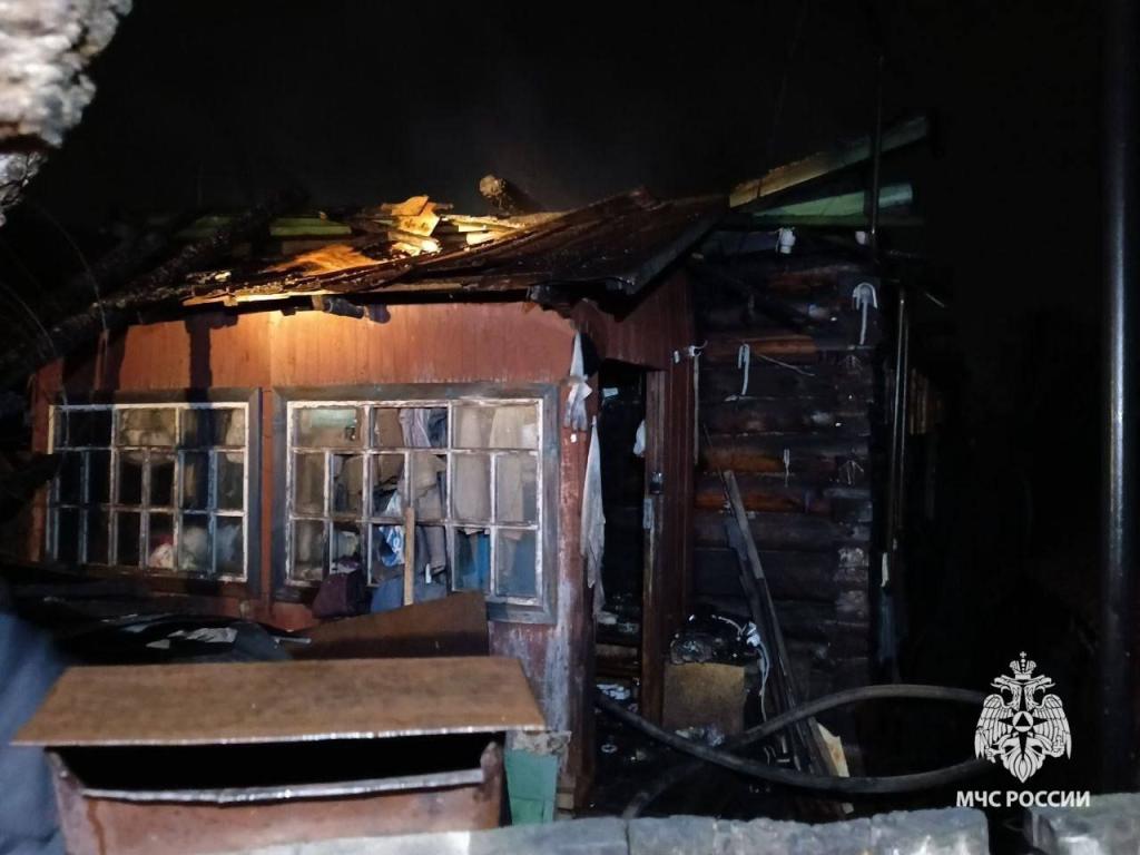 Мужчина погиб при пожаре в частном доме в Уфе