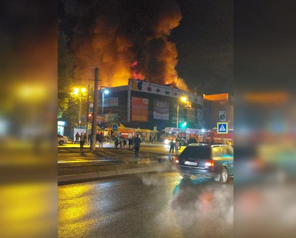 Ночной пожар в ТЦ «Меркурий»: все, что известно на утро субботы