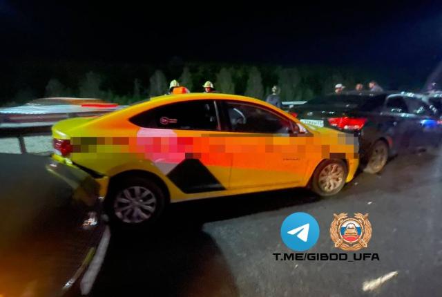 В Уфе столкнулись восемь автомобилей, есть пострадавшие