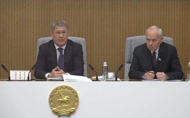 «Пока все не выметут»: Хабиров раскритиковал глав муниципалитетов за грязь на улицах