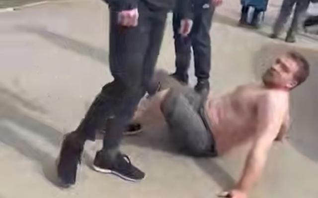 В Уфе арестовали мужчину, который набросился с кулаками на подростка