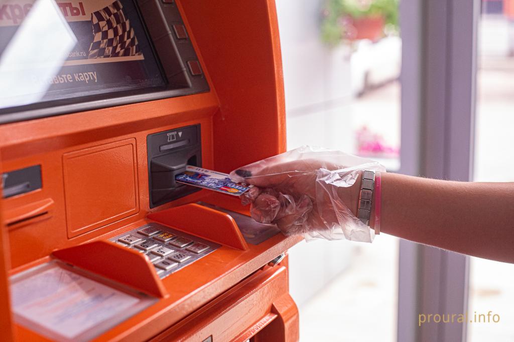 Житель Еврейской АО обманом похитил у уфимки 300 тысяч рублей