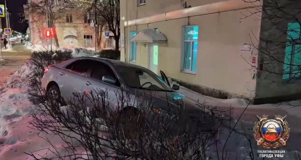 Машина с подростками попала в аварию, уходя от полицейской погони в Башкирии