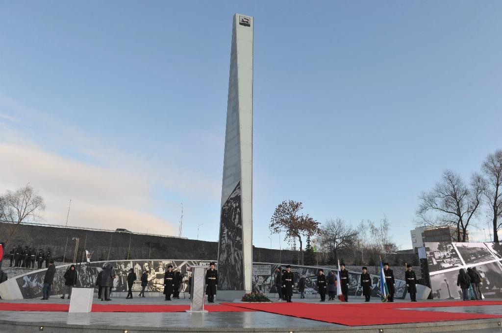 На монументе Дружбы в Уфе установят бронепоезд и авиадвигатель