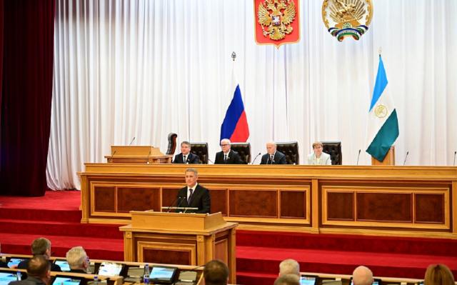 Хабиров подписал закон о запрете иноагентам работать в органах власти