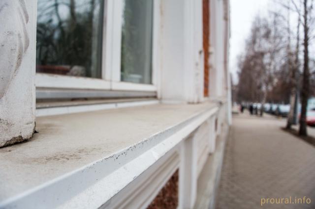 В Уфе из окна выпал двухлетний ребенок